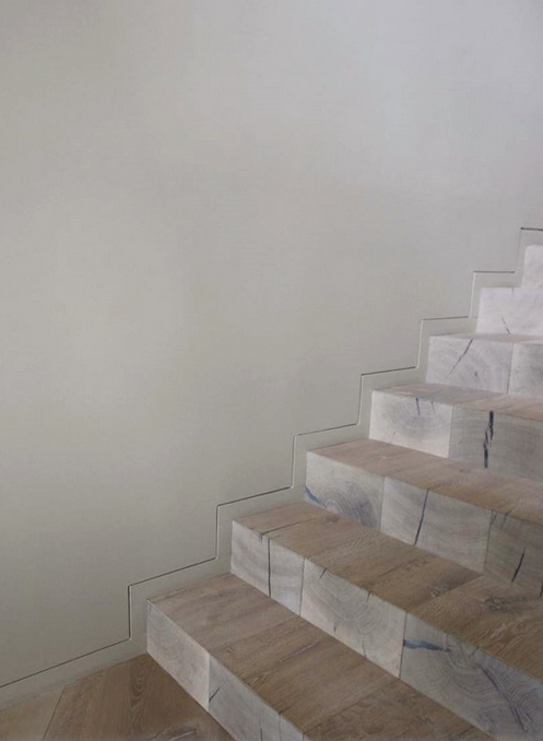 escalier et plinthes affleurantes